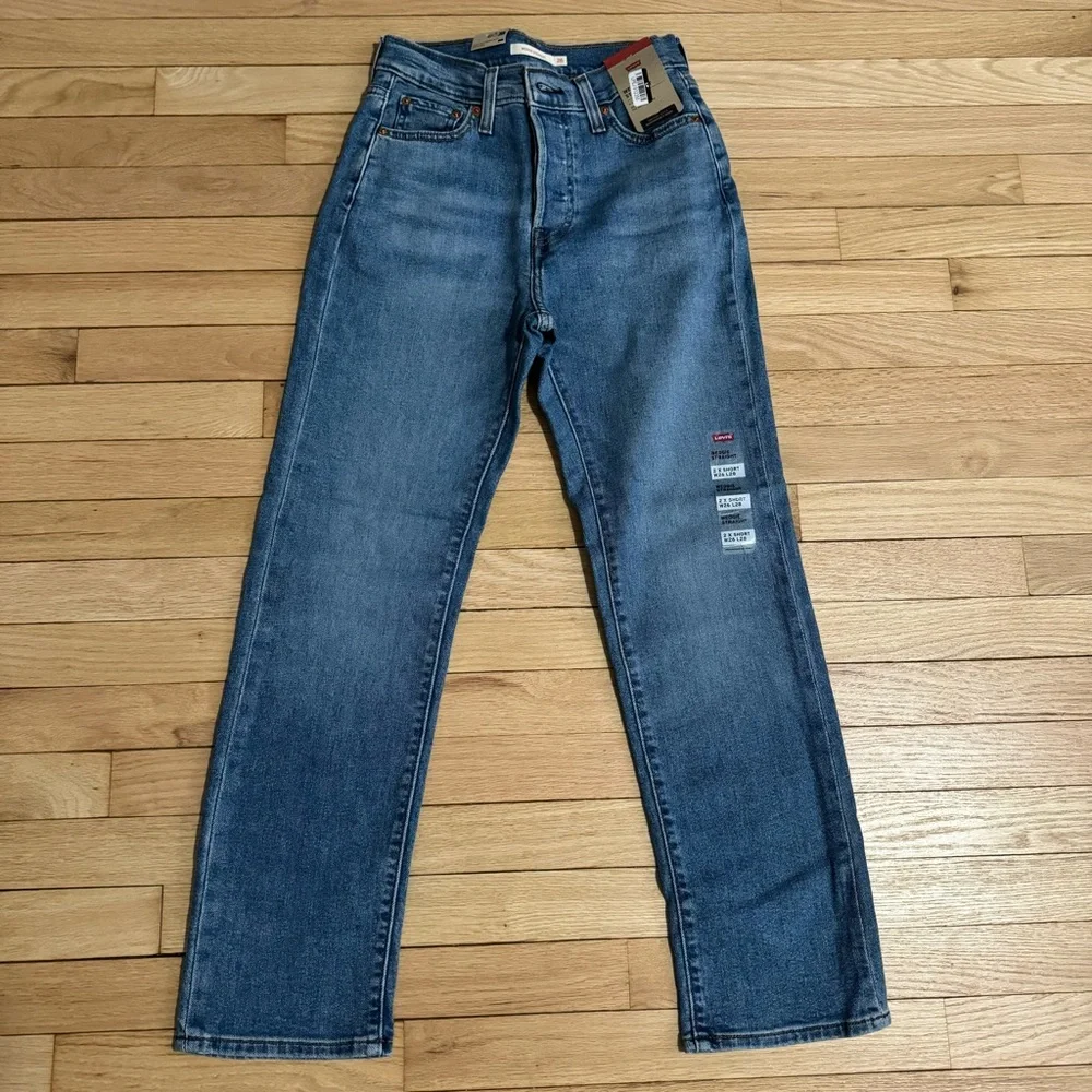 NWT Levi’s high rise wedgie straight cropped jeans